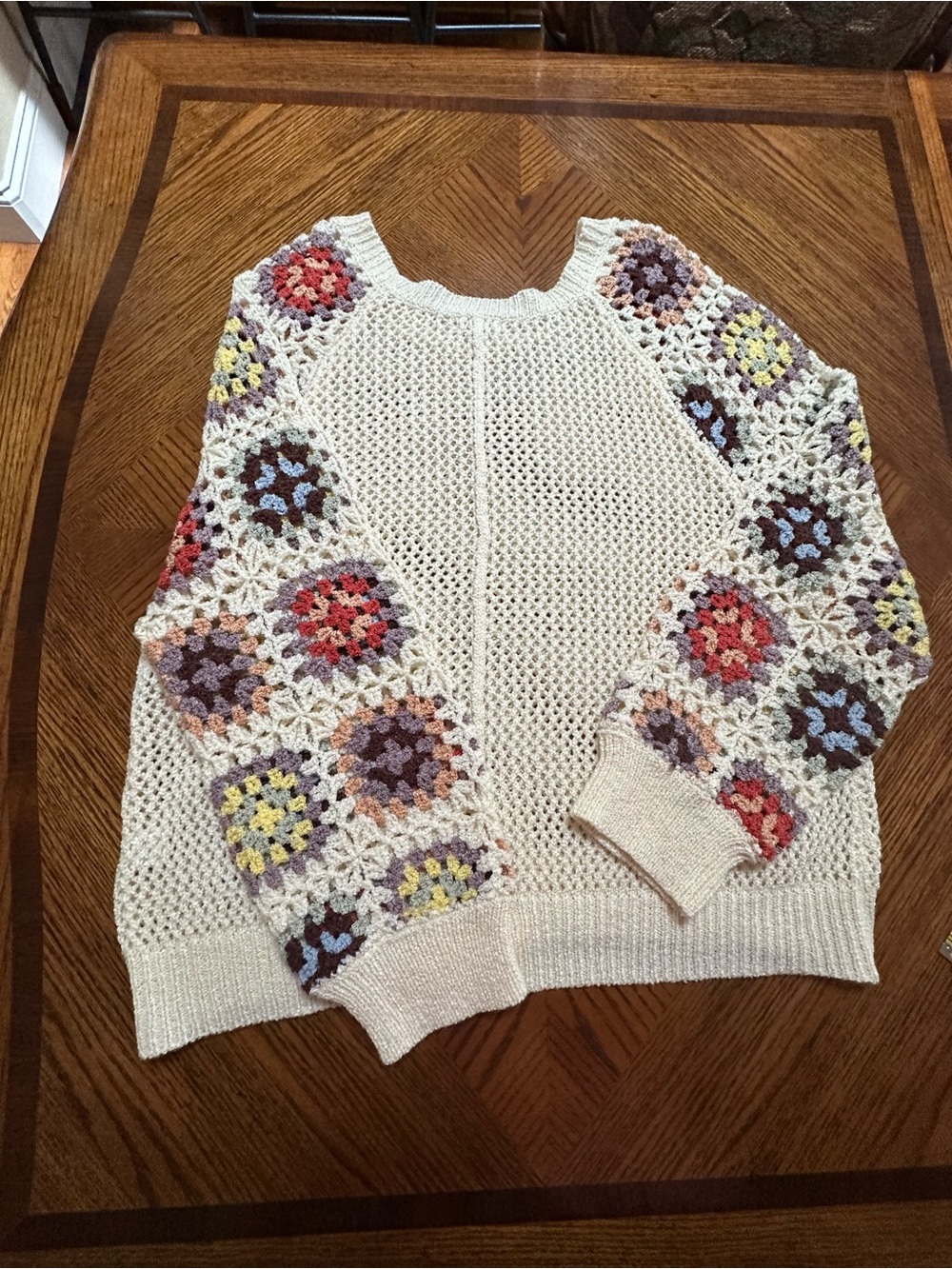 POL Cream Crochet-Sleeve Sweater with Multicolor Granny Squares - Picture 3 of 10